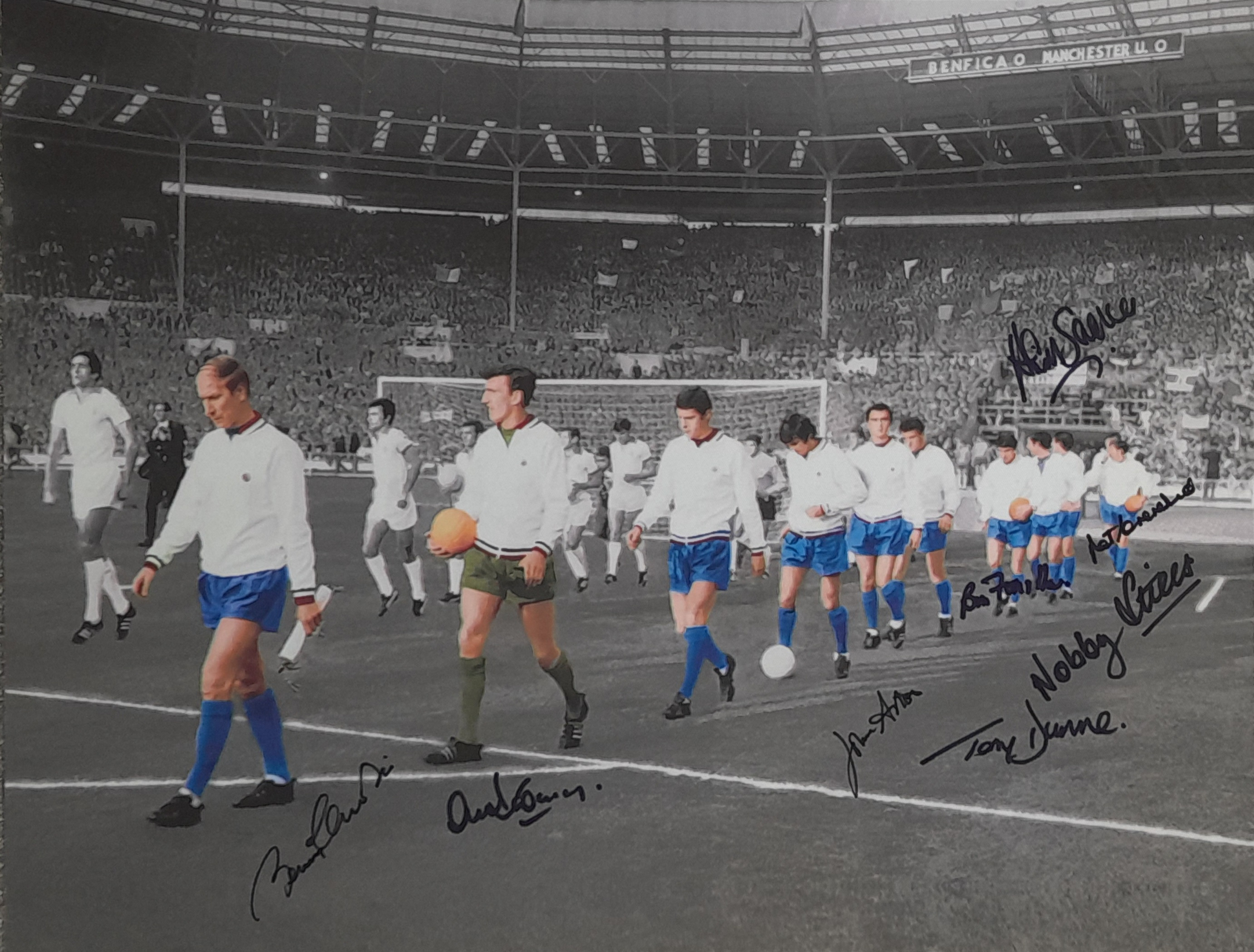 MANCHESTER UNITED 1968 EUROPEAN CUP WINNERS AUTOGRAPHED CANVAS