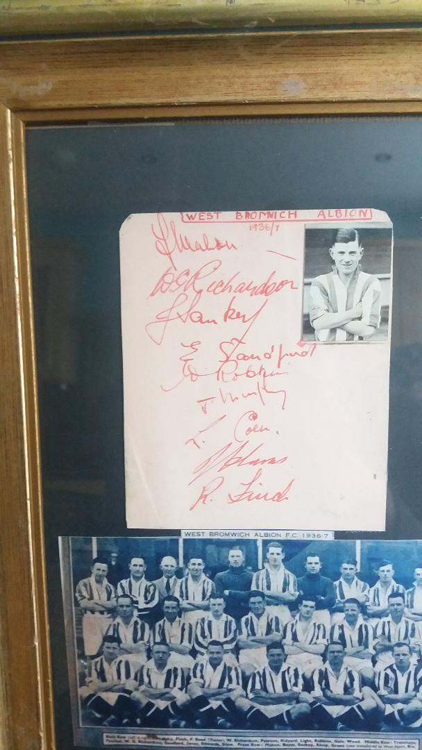 1936-37 WEST BROMWICH ALBION TEAM AUTOGRAPHS FRAMED DISPLAY - Image 2 of 2