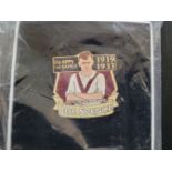 MANCHESTER UNITED LARGE JOE SPENCE BADGE