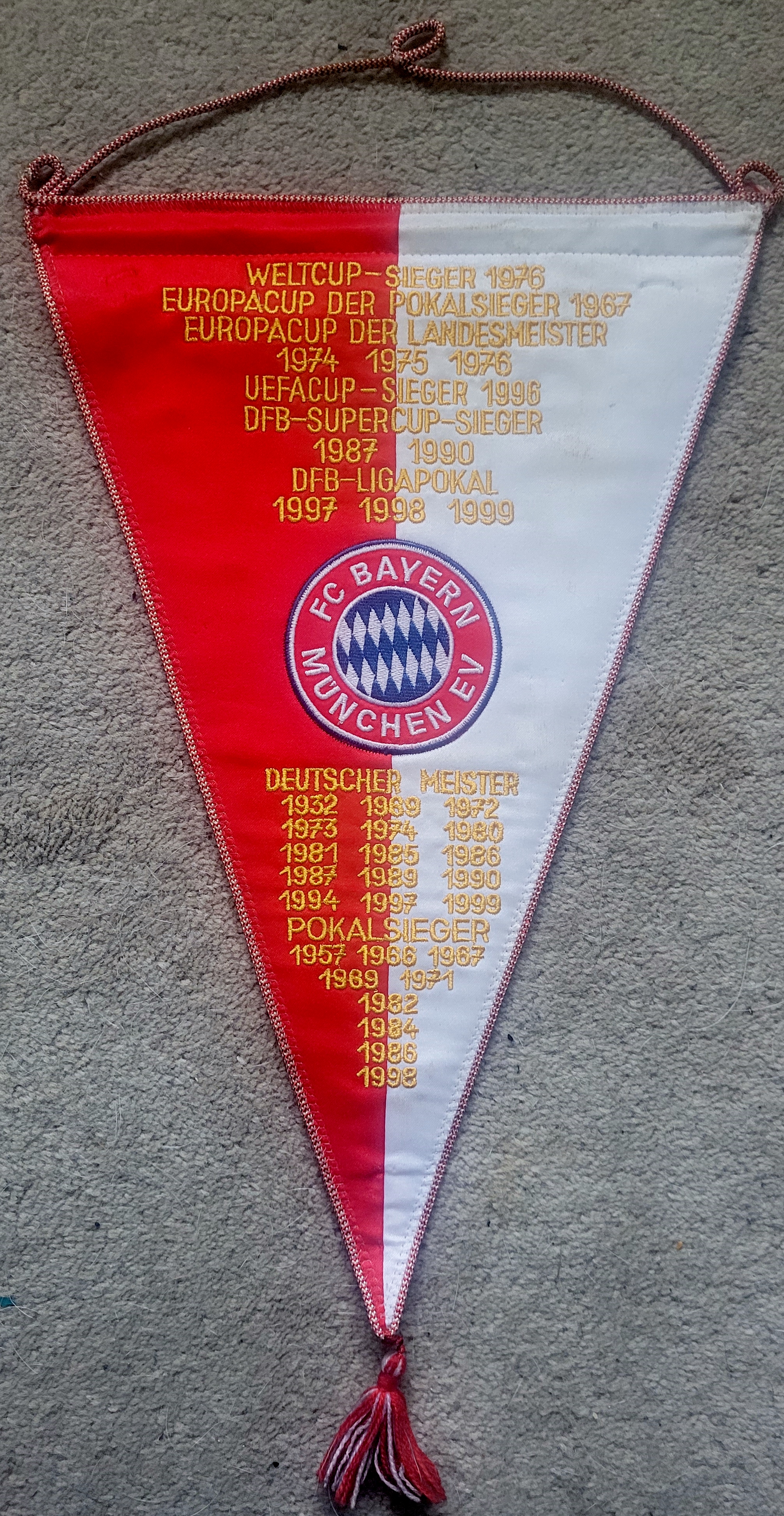 F C BAYERN MUNICH VINTAGE EMBROIDERED PENNANT