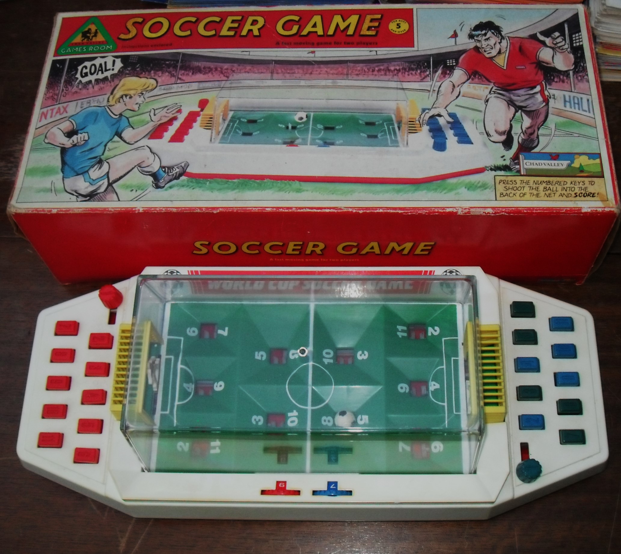 VINTAGE CHAD VALLEY SOCCER GAME. BOXED AND WORKING