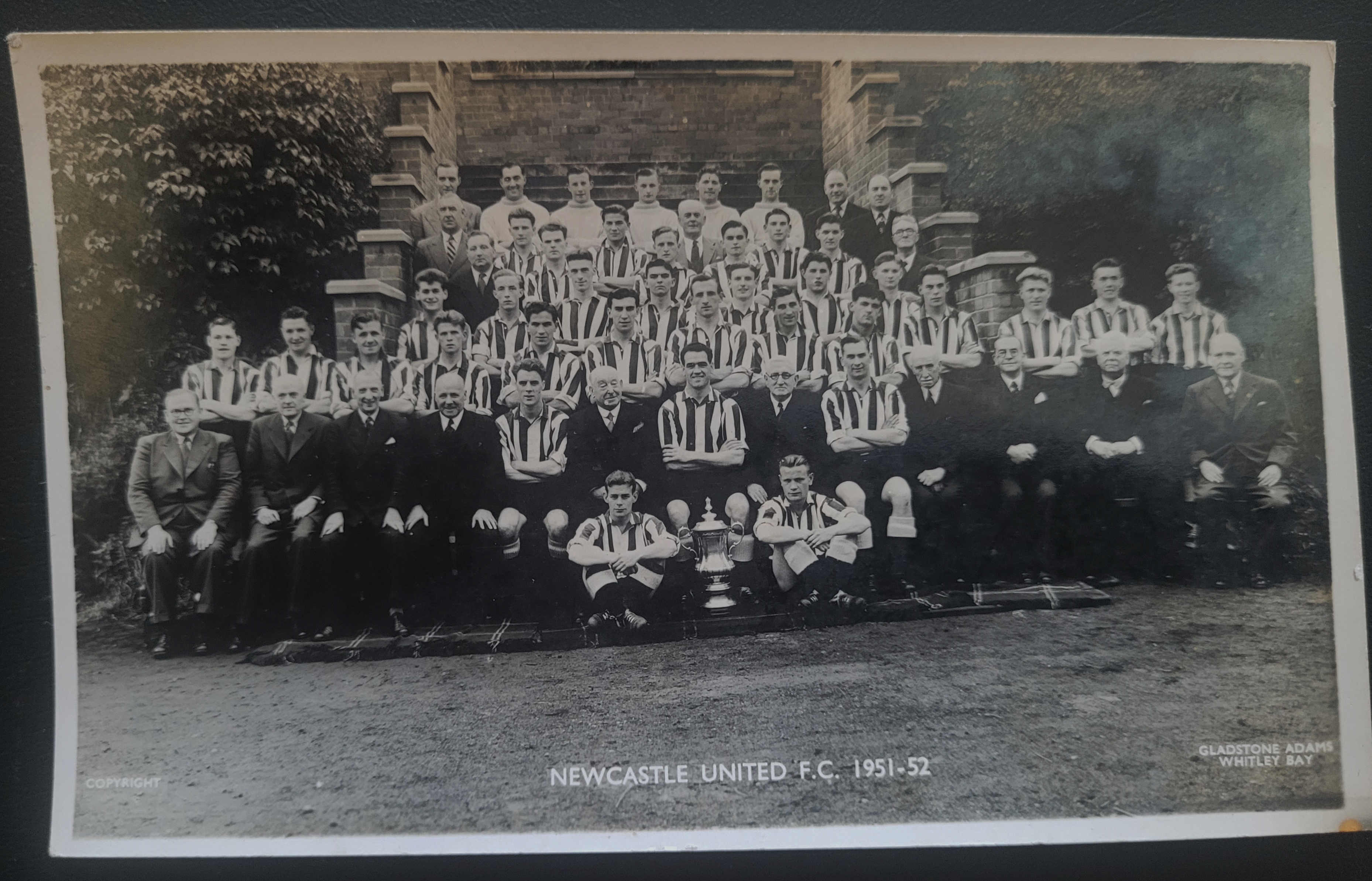 1951-52 ORIGINAL NEWCASTLE UNITED POSTCARD WITH THE FA CUP