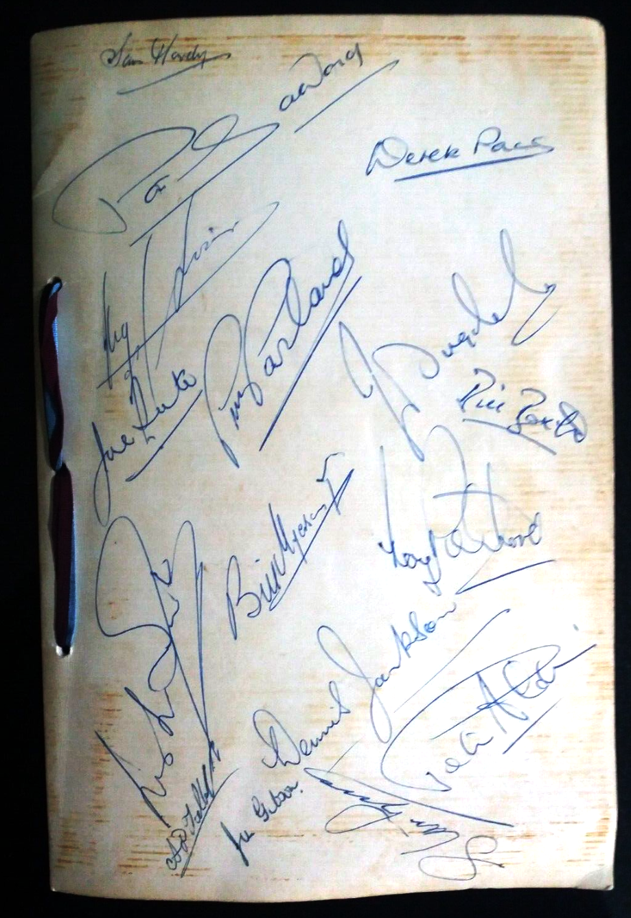 ASTON VILLA 1957 FA CUP FINAL WINNERS MENU.SIGNED BY 30 ViLLA PLAYERS 1890'S TO 1957. - Image 3 of 5