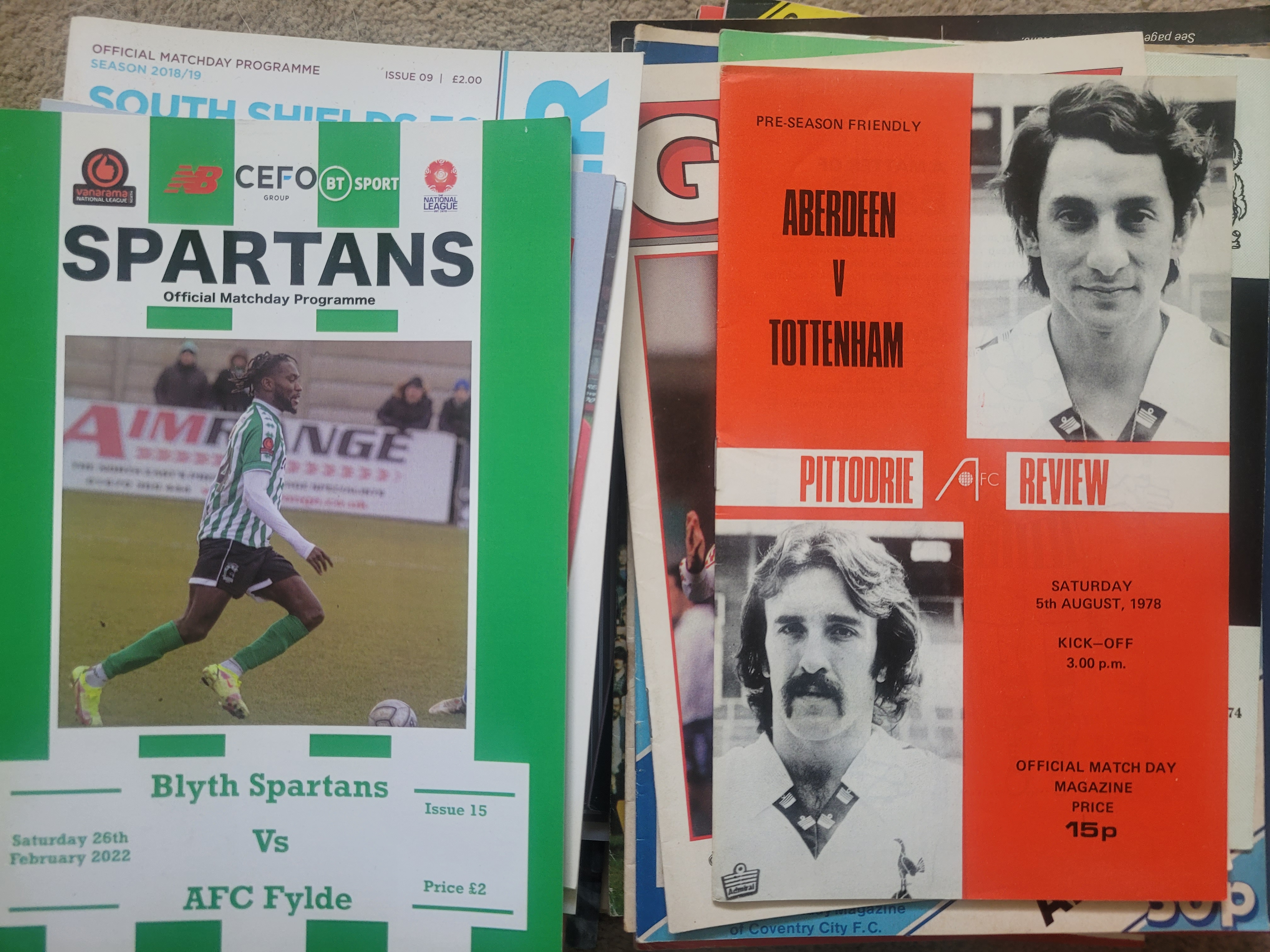 LARGE COLLECTION OF FOOTBALL PROGRAMMES X 582 - Image 13 of 18