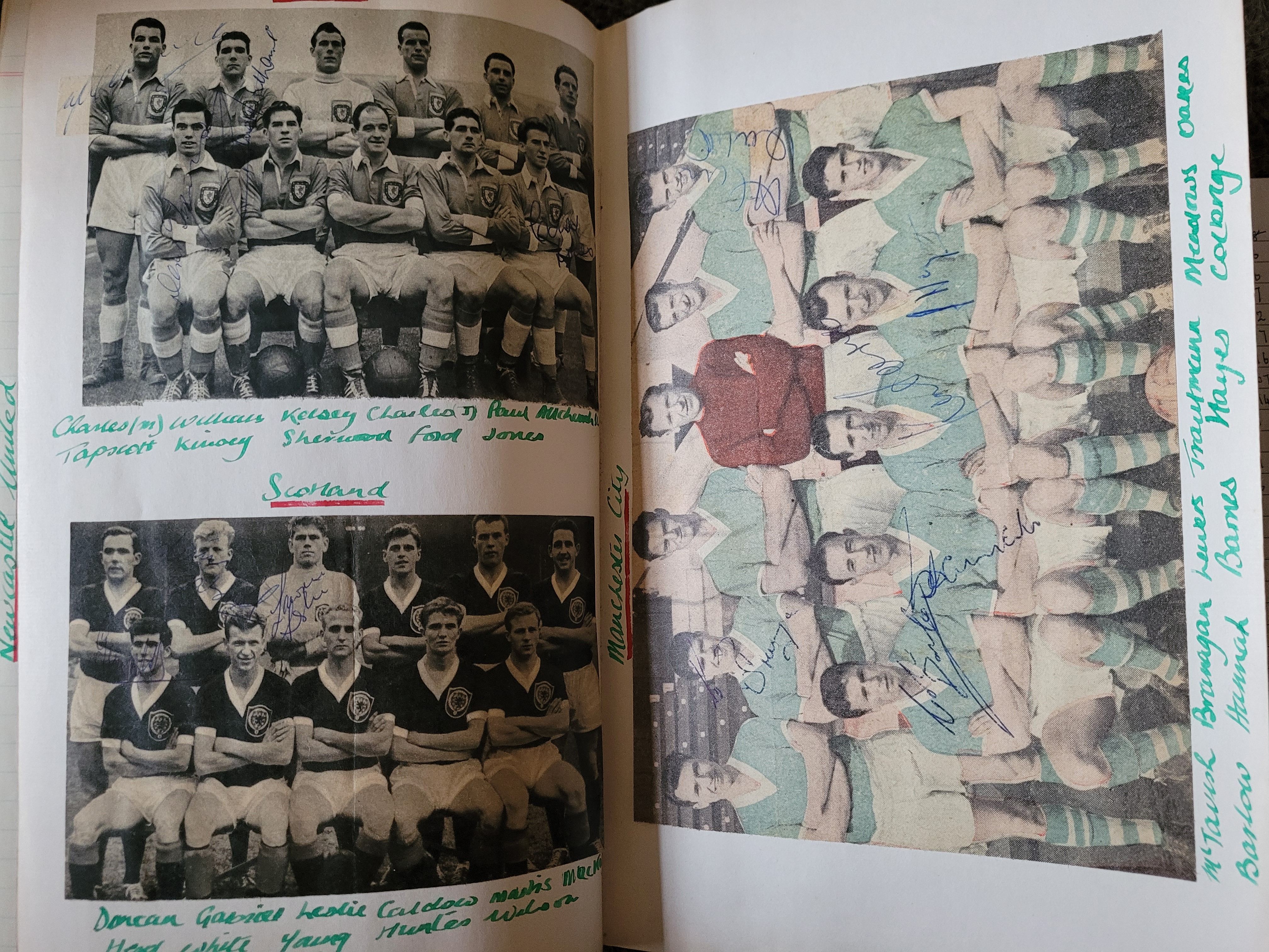 BOOK CONTAINING OVER 1,300 AUTOGRAPHED PICTURES INC' 4 OF MANCHESTER UNITED'S DUNCAN EDWARDS - Image 149 of 160