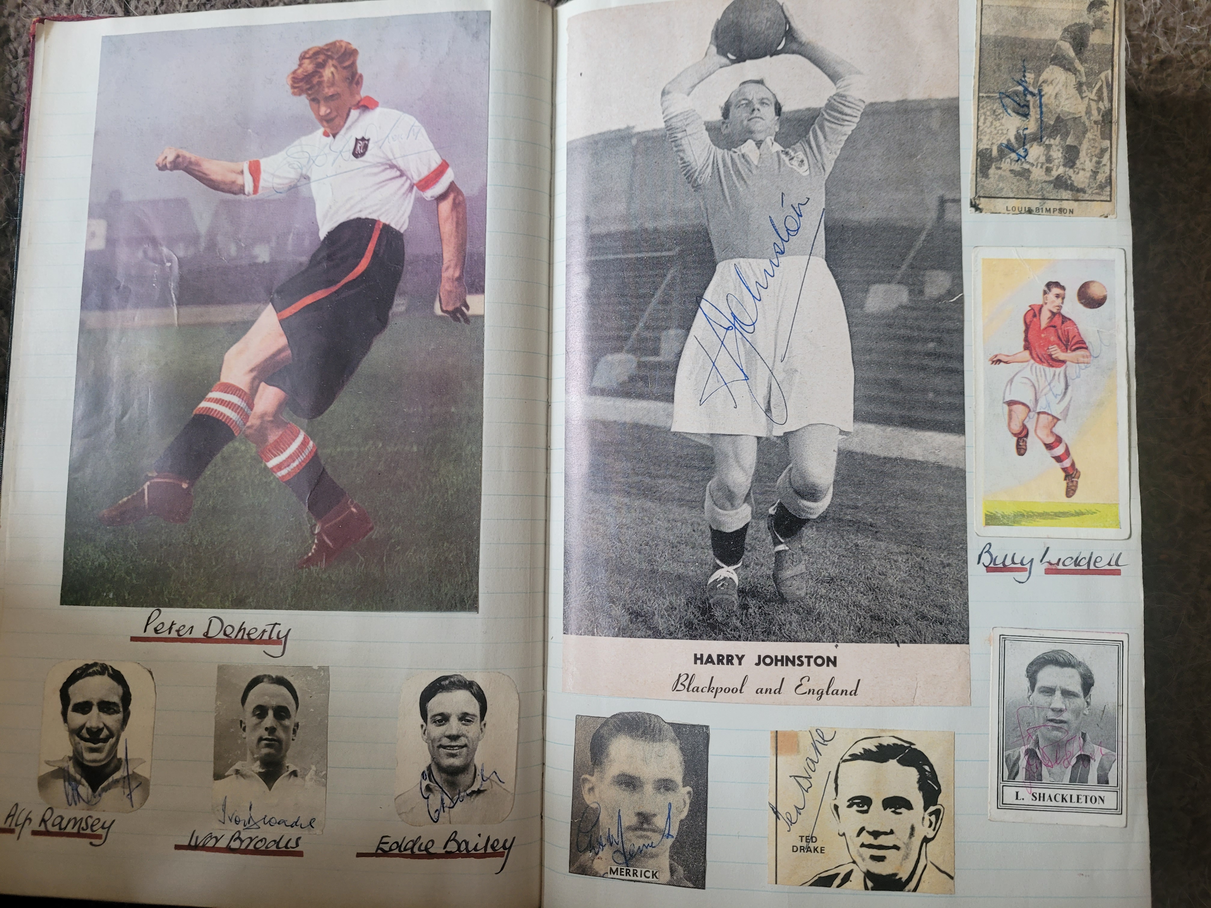 BOOK CONTAINING OVER 1,300 AUTOGRAPHED PICTURES INC' 4 OF MANCHESTER UNITED'S DUNCAN EDWARDS - Image 6 of 160