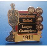 MANCHESTER UNITED LARGE COMMEMORATIVE BADGE OF THE 1911 CHAMPIONSHIP WIN
