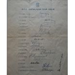CRICKET 1958-59 OFFICIAL AUTOGRAPH SHEET OF THE M C C ( ENGLAND ) TEAM THAT TOURED AUSTRALIA