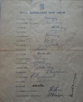 CRICKET 1958-59 OFFICIAL AUTOGRAPH SHEET OF THE M C C ( ENGLAND ) TEAM THAT TOURED AUSTRALIA