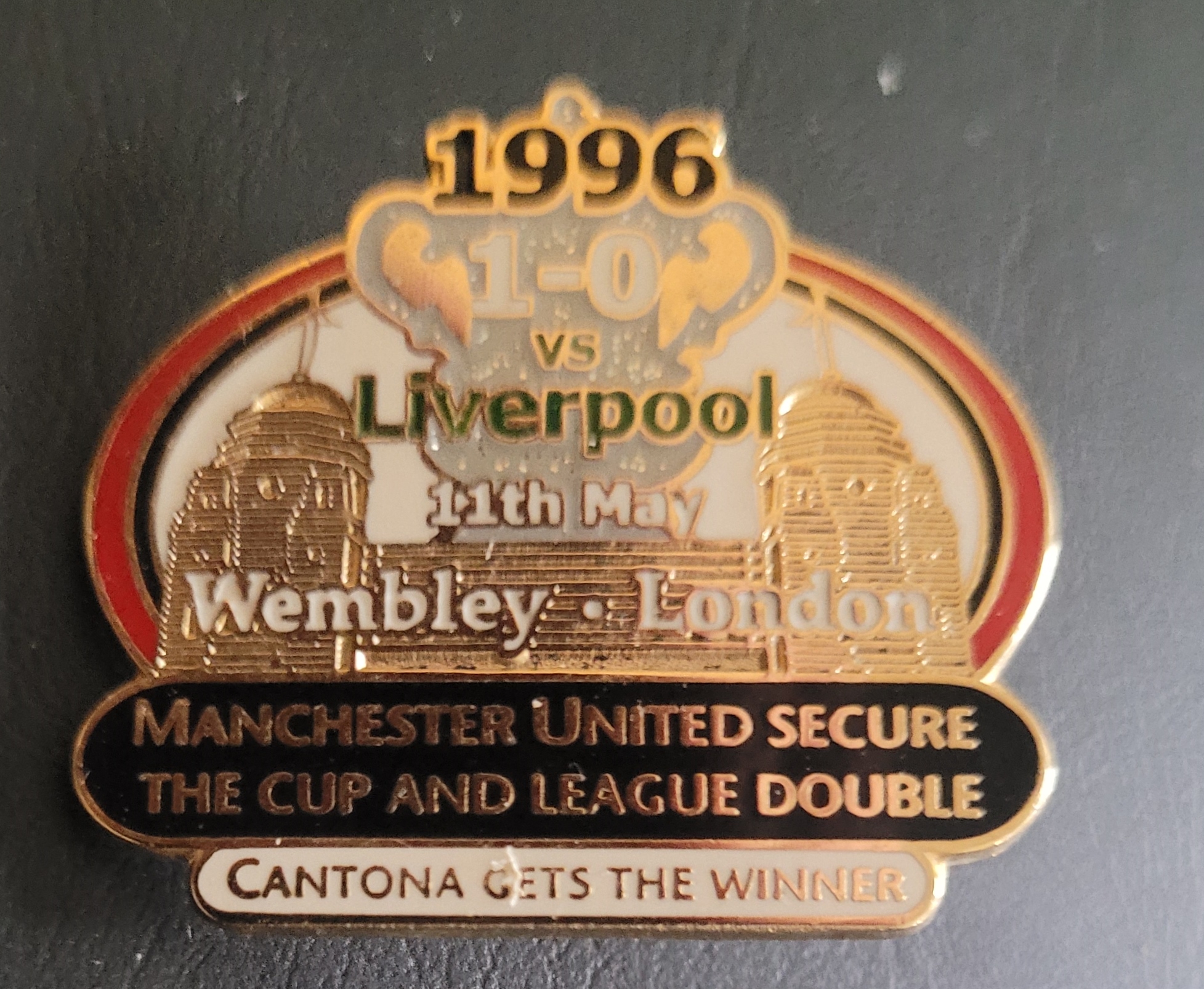 MANCHESTER UNITED 1996 FA CUP WINNERS LARGE BADGE