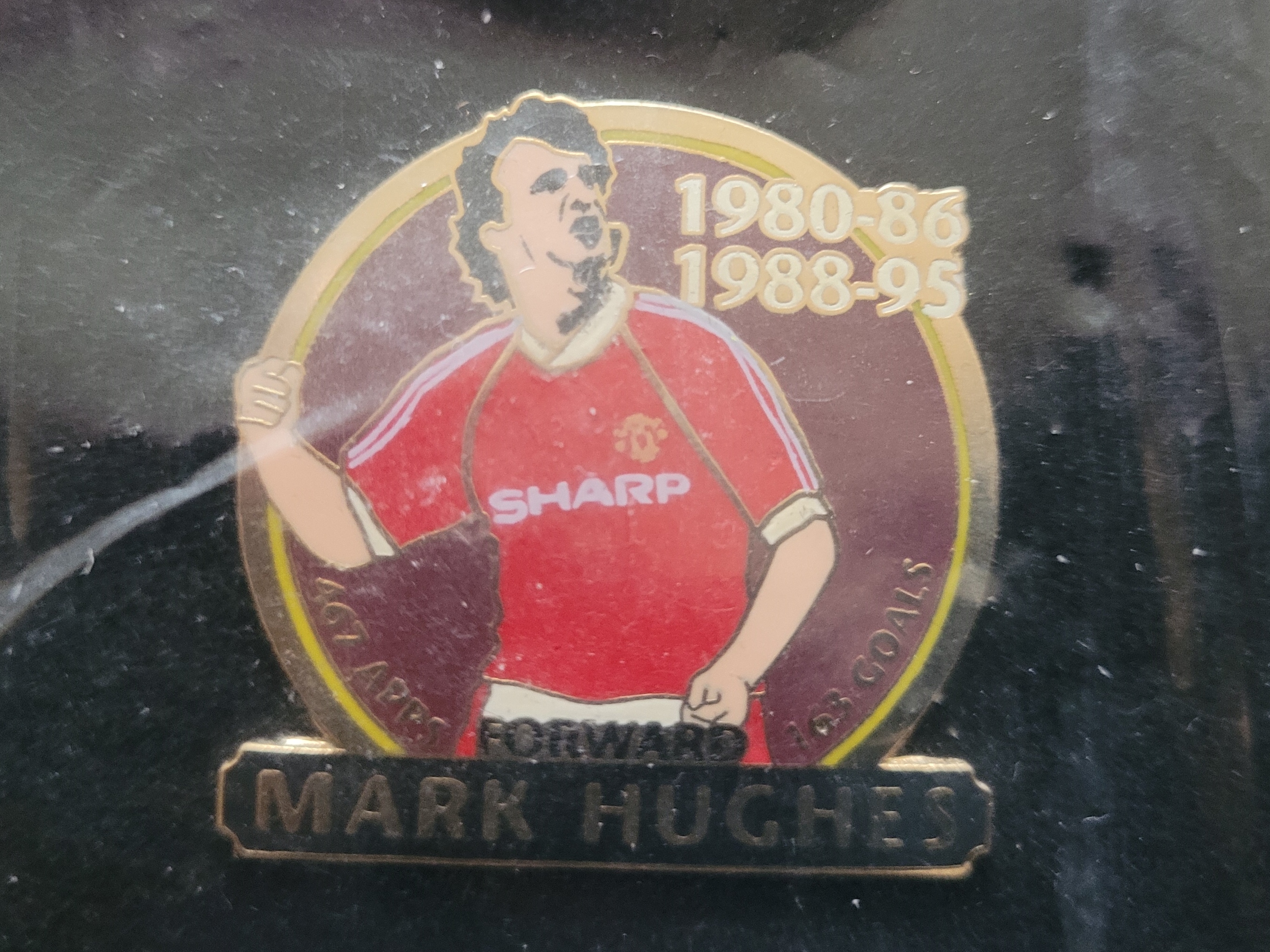 MANCHESTER UNITED LARGE MARK HUGHES BADGE