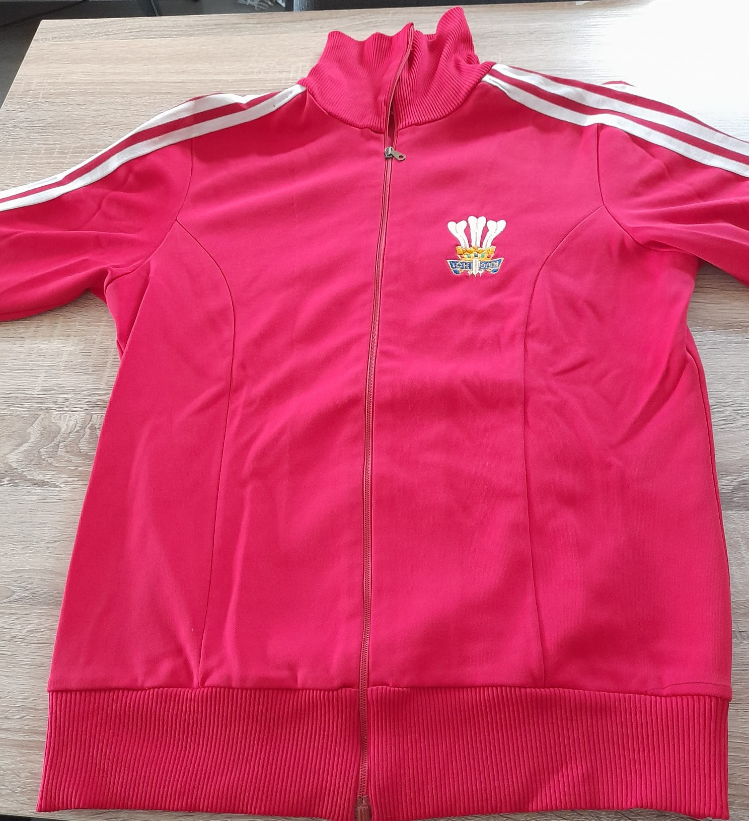 RUGBY UNION PHIL BENNETTS WALES TRACKSUIT TOP