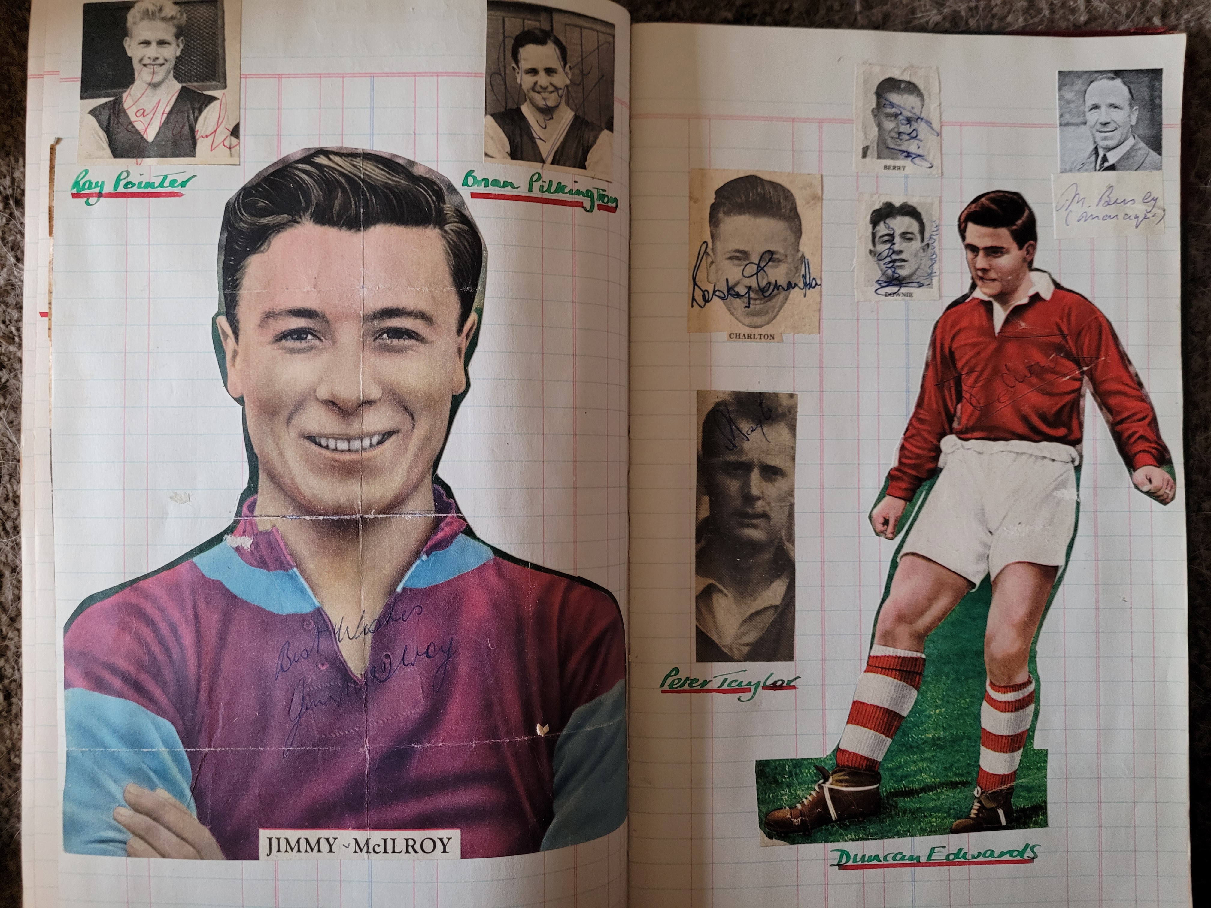 BOOK CONTAINING OVER 1,300 AUTOGRAPHED PICTURES INC' 4 OF MANCHESTER UNITED'S DUNCAN EDWARDS - Image 138 of 160