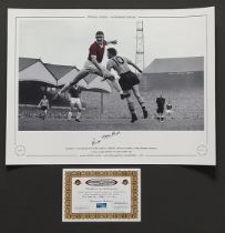 MANCHESTER UNITED BILL FOULKES AUTOGRAPHED LARGE PHOTO