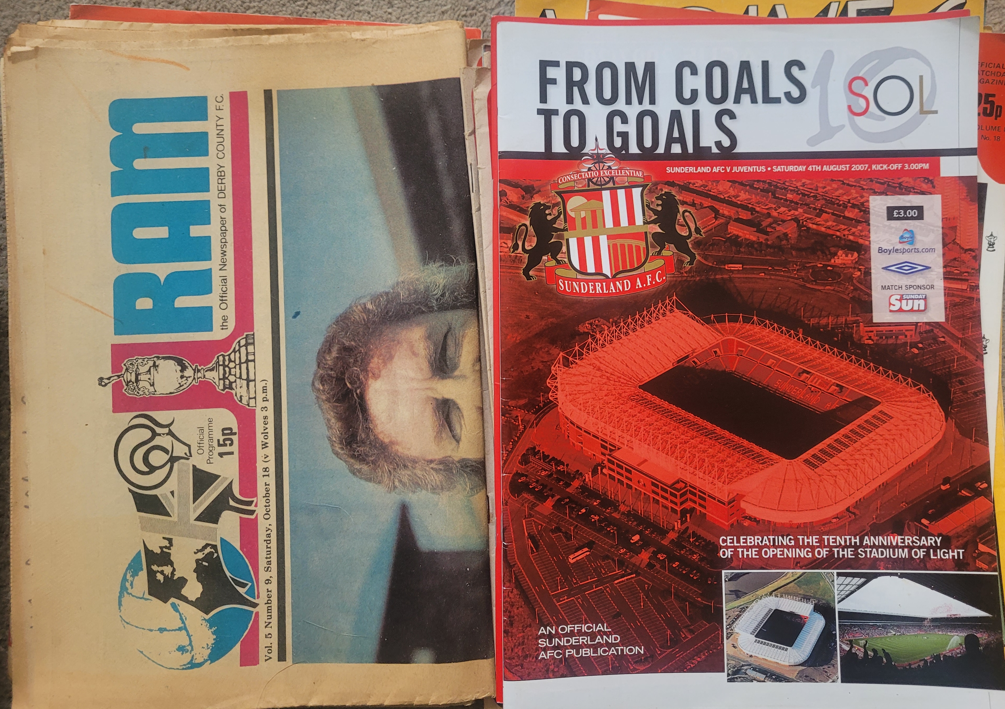 LARGE COLLECTION OF FOOTBALL PROGRAMMES X 582 - Image 11 of 18