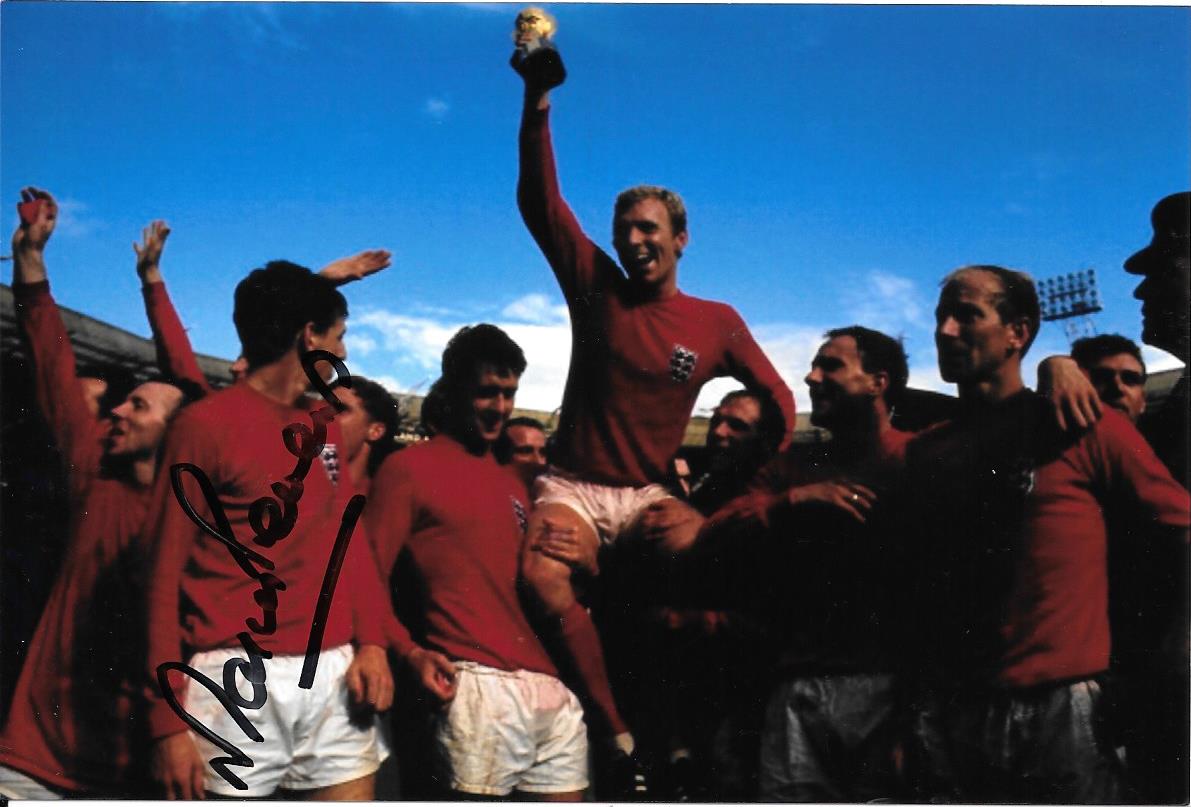 1966 WORLD CUP ENGLAND'S MARTIN PETERS AUTOGRAPHED PHOTO