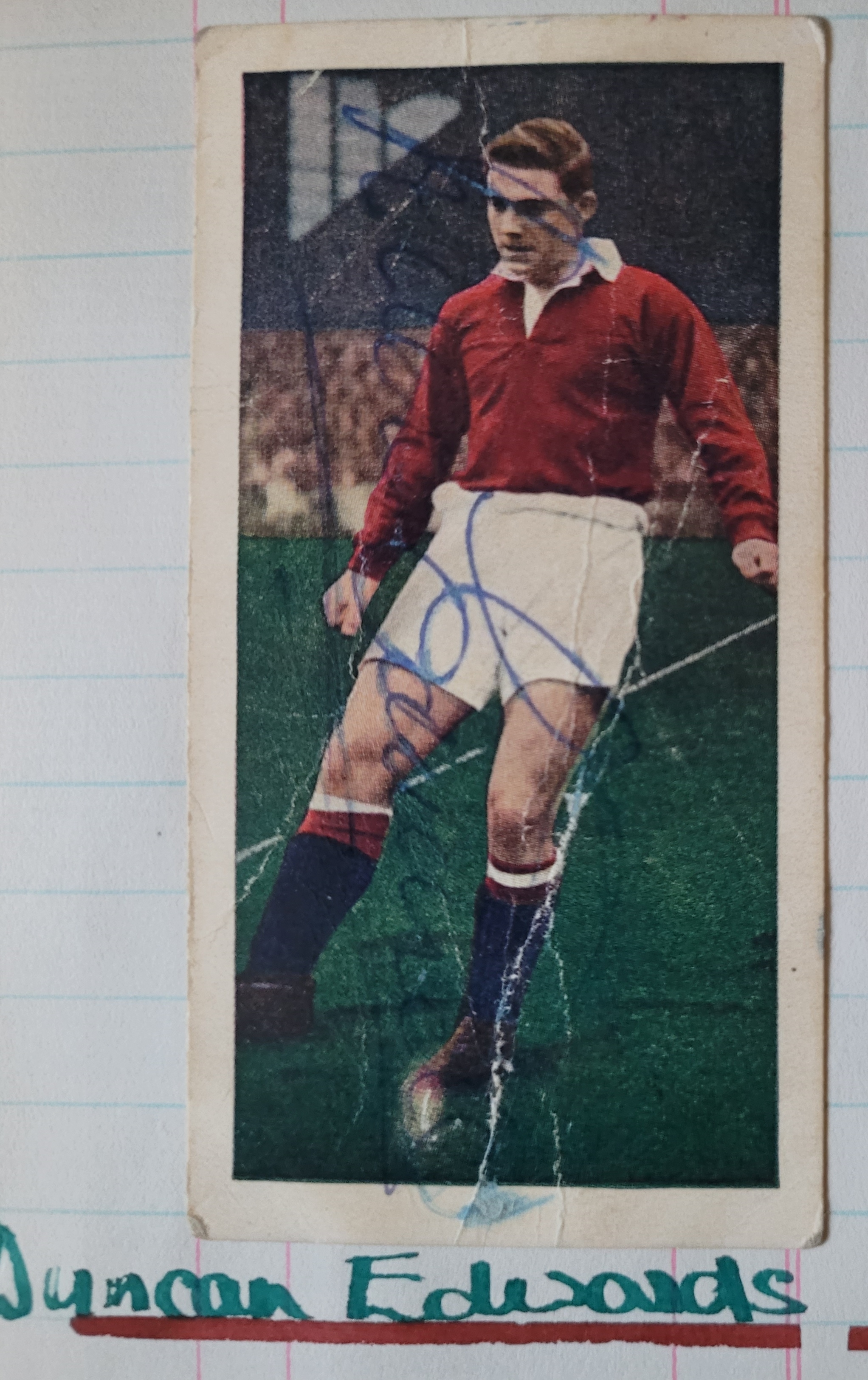BOOK CONTAINING OVER 1,300 AUTOGRAPHED PICTURES INC' 4 OF MANCHESTER UNITED'S DUNCAN EDWARDS