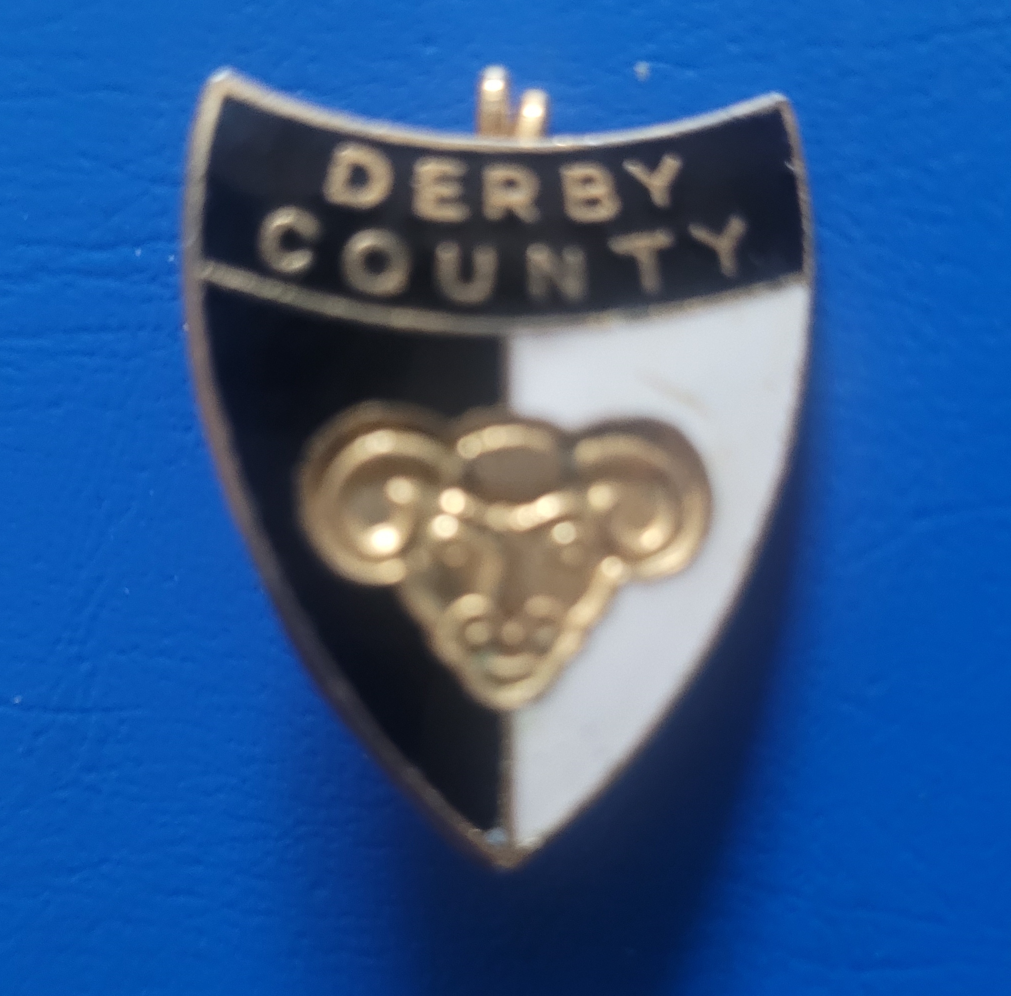 DERBY COUNTY VINTAGE BADGE