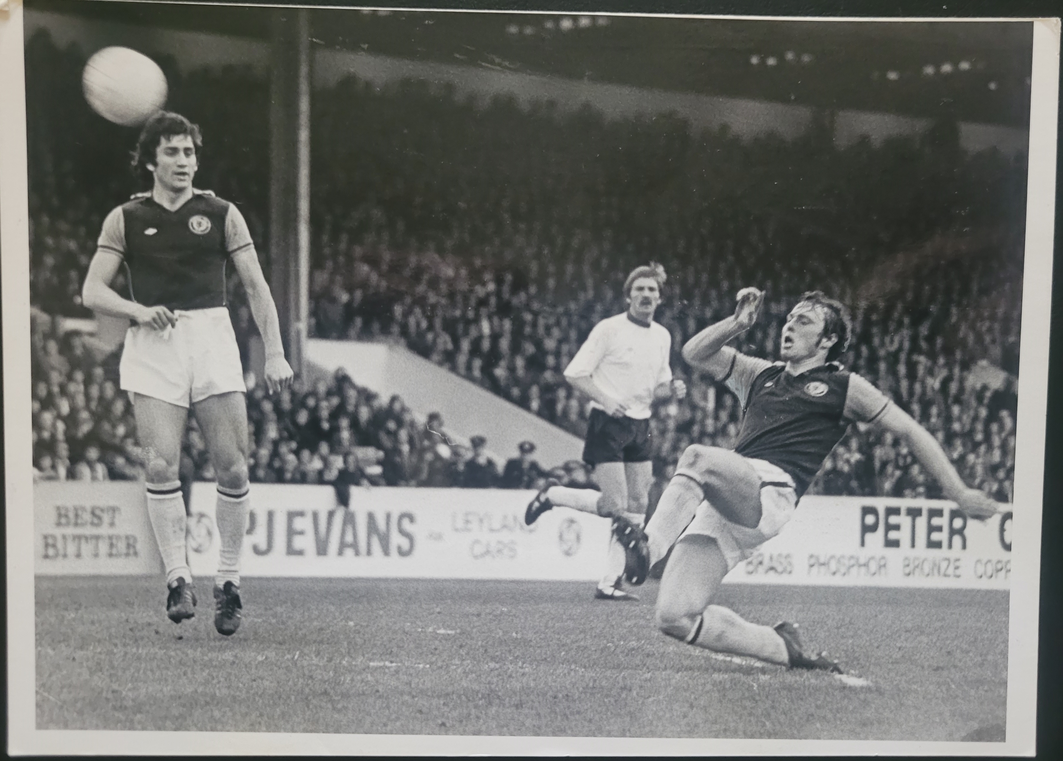 1975-76 ASTON VILLA V LIVERPOOL ORIGINAL PRESS PHOTO