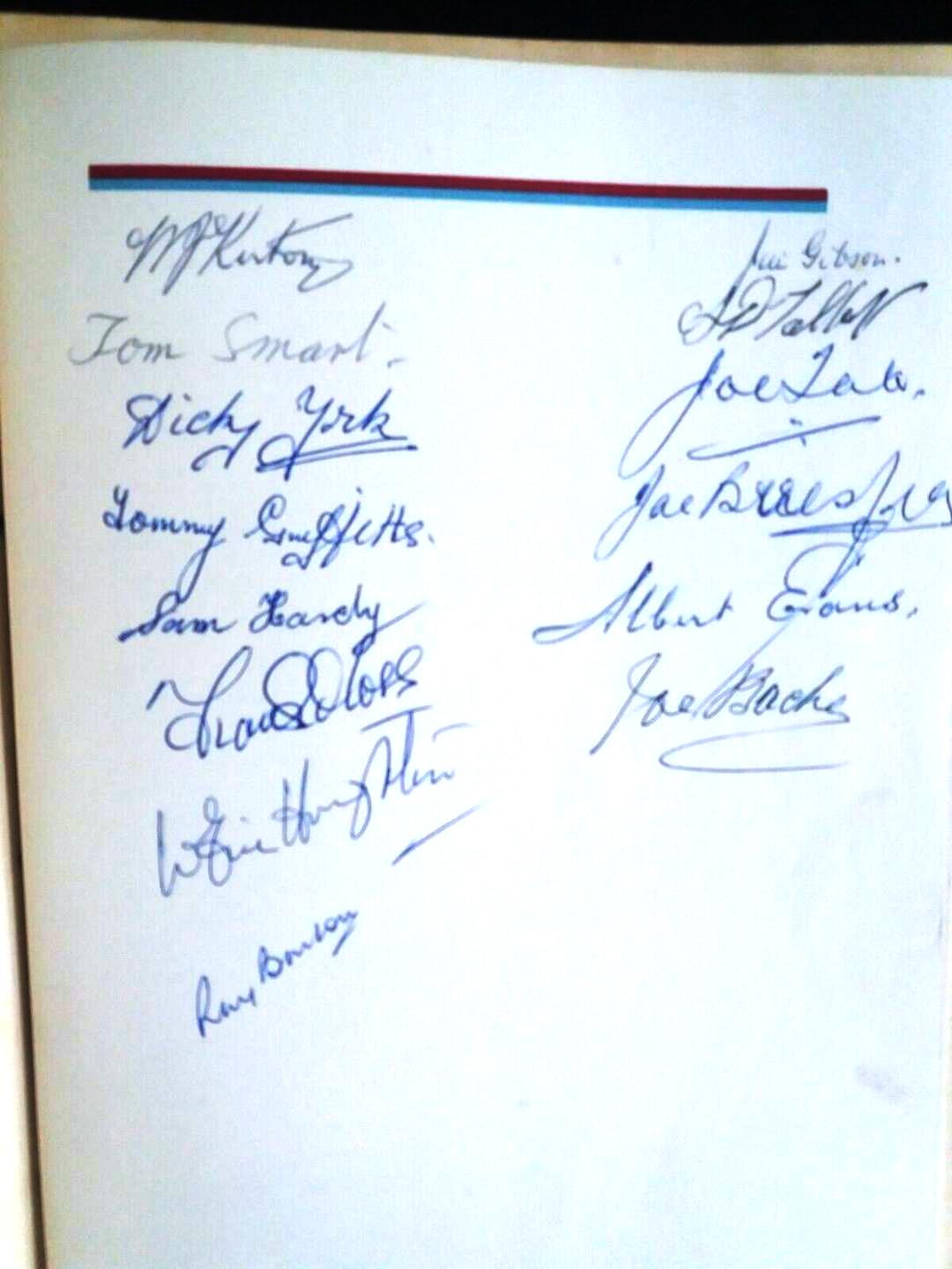 ASTON VILLA 1957 FA CUP FINAL WINNERS MENU.SIGNED BY 30 ViLLA PLAYERS 1890'S TO 1957. - Image 2 of 5