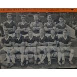 1958-59 MANCHESTER UNITED FULLY AUTOGRAPHED TEAM PICTURE