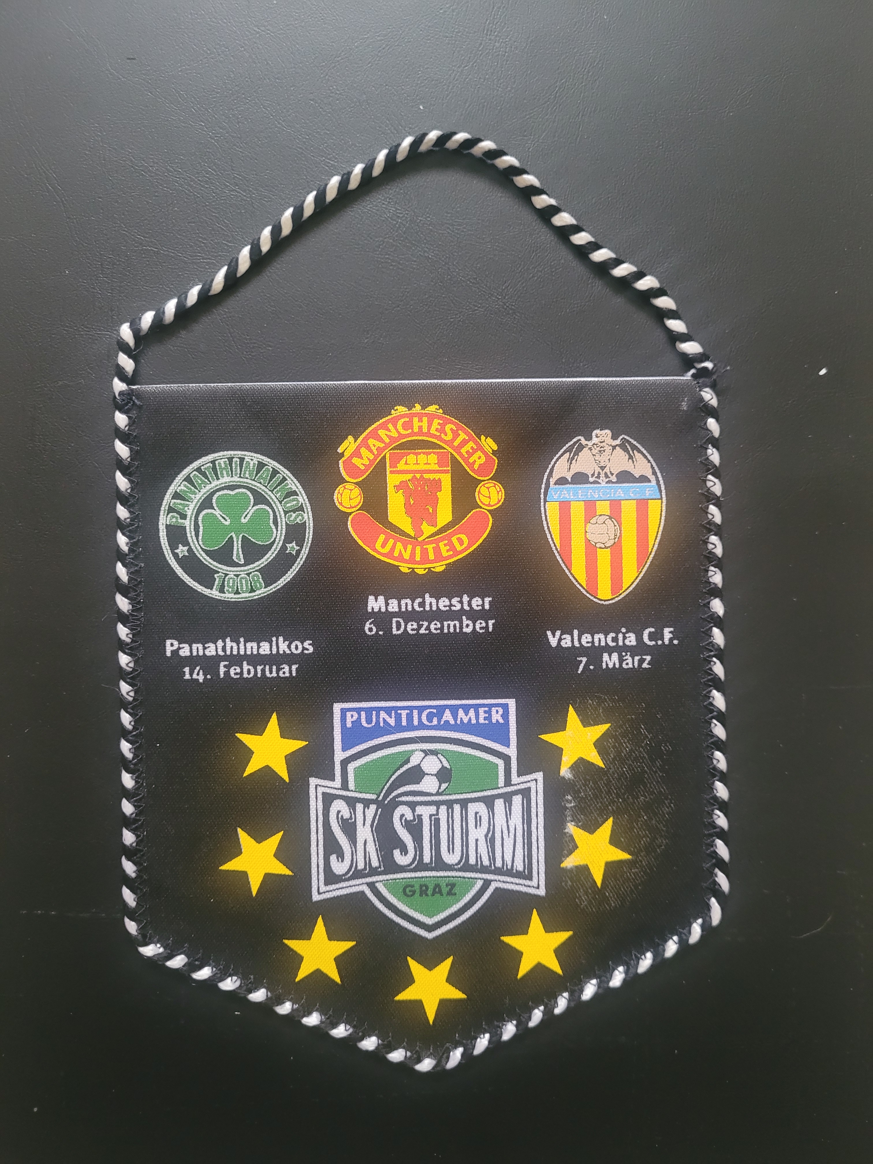 2001-02 STURM GRAZ V MANCHESTER UNITED CHAMPIONS LEAGUE PENNANT