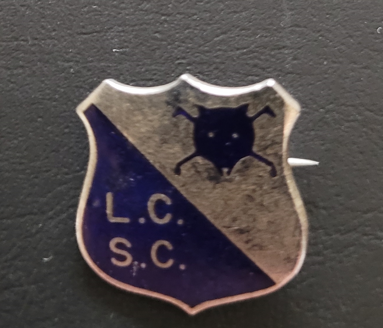 LEICESTER CITY VINTAGE SUPPORTERS CLUB BADGE