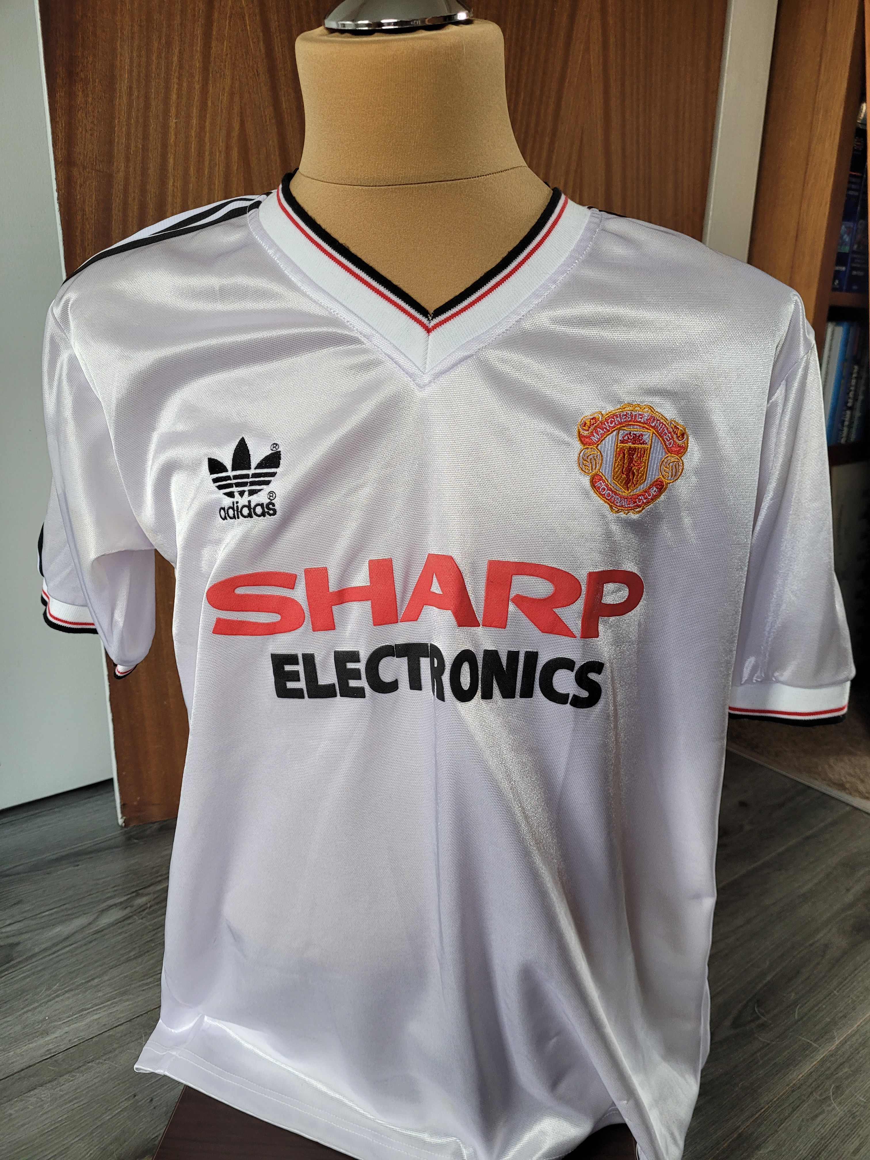 MANCHESTER UNITED EARLY 1980'S REPLICA AWAY SHIRT