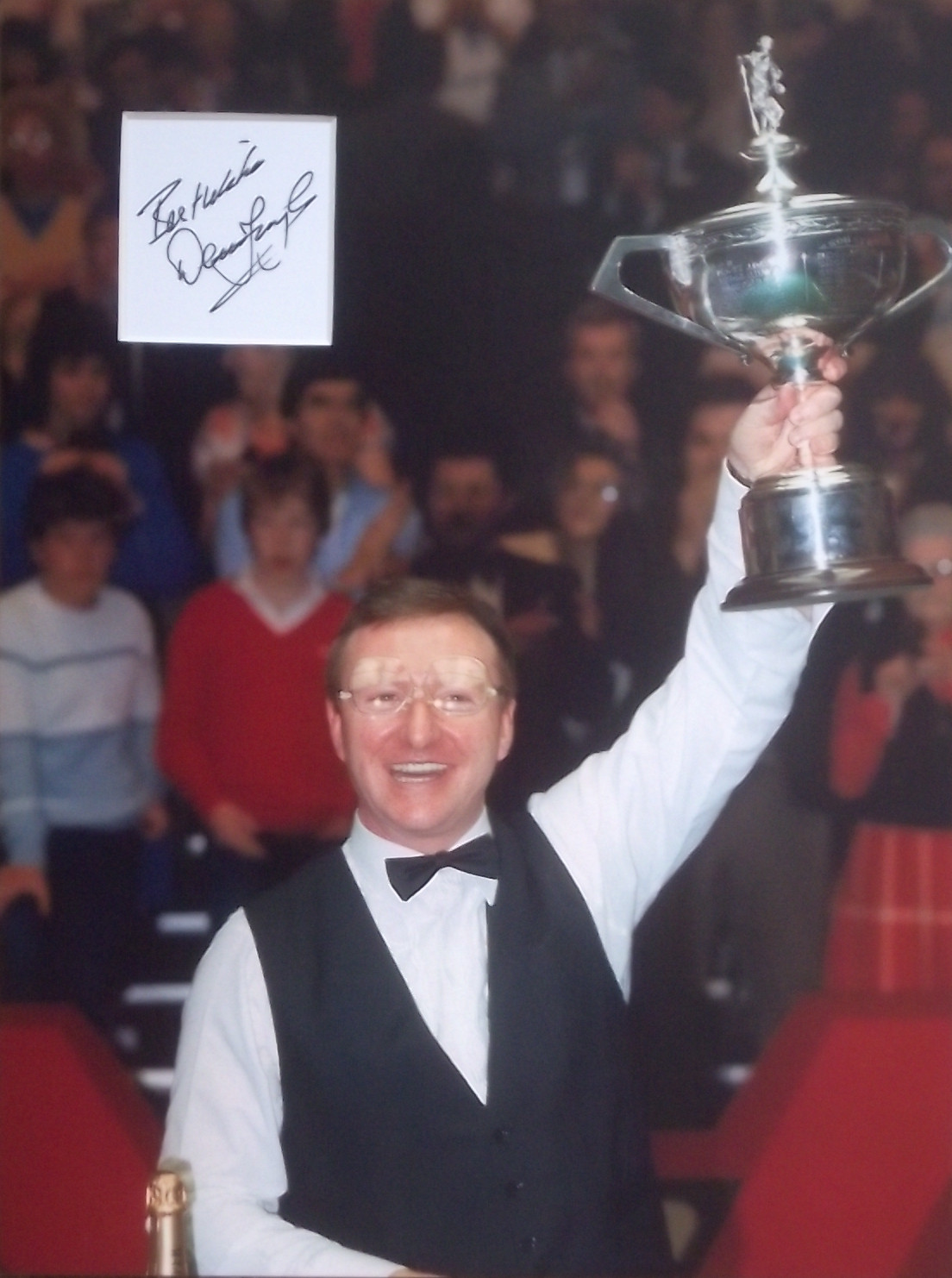 SNOOKER DENNIS TAYLOR AUTOGRAPHED & MOUNTED DISPLAY