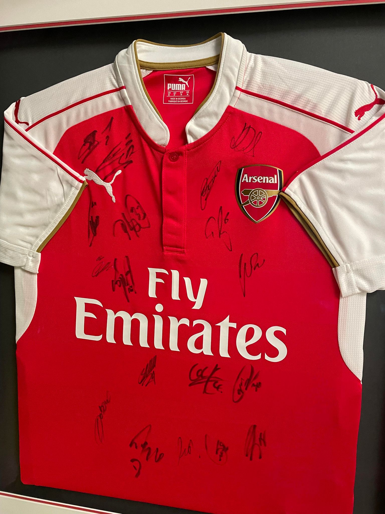 ARSENAL 2015-16 AUTOGRAPHED & FRAMED SHIRT - Image 2 of 2