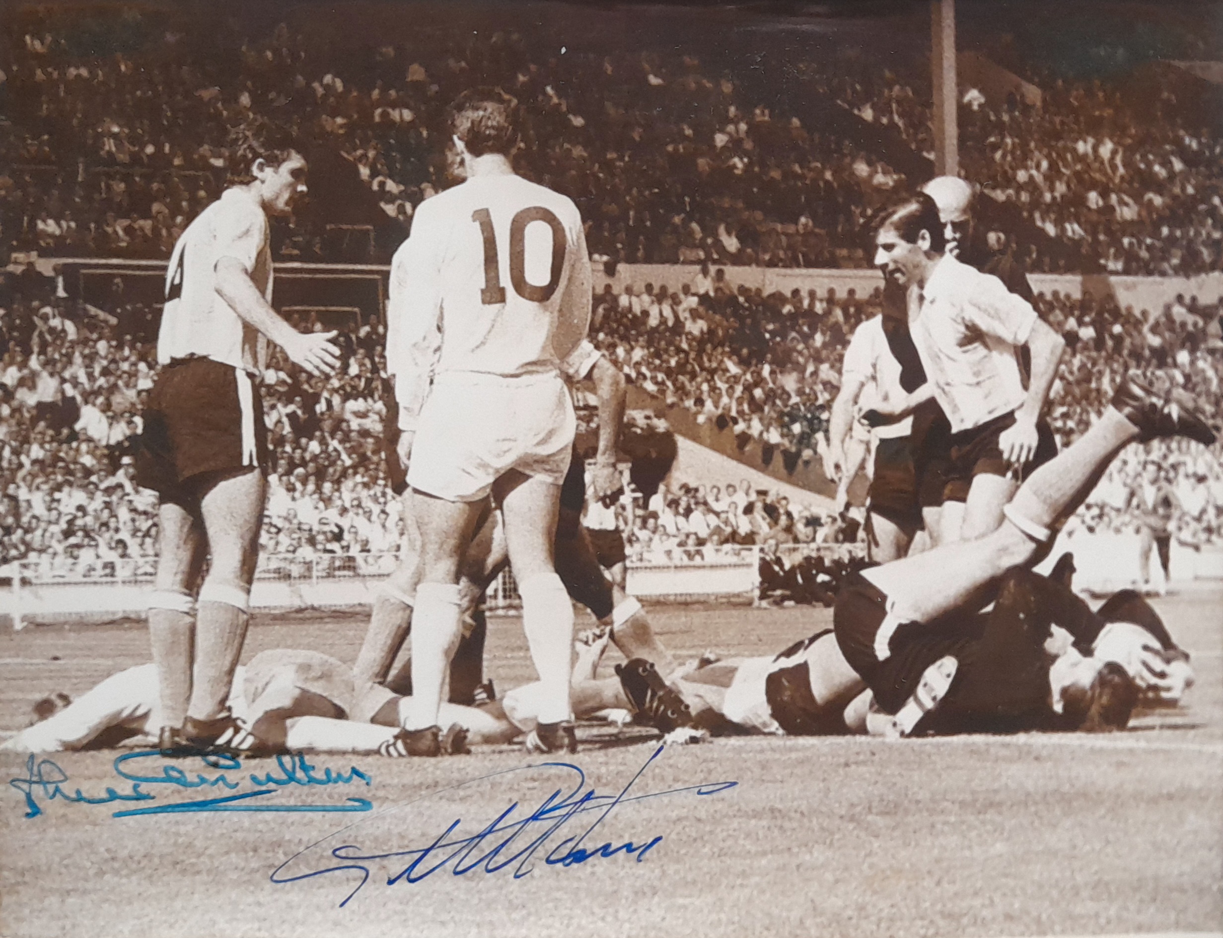 JACK CHARLTON & GEOFF HURST ORIGINAL 1966 WORLD CUP AUTOGRAPHED PRESS PHOTO