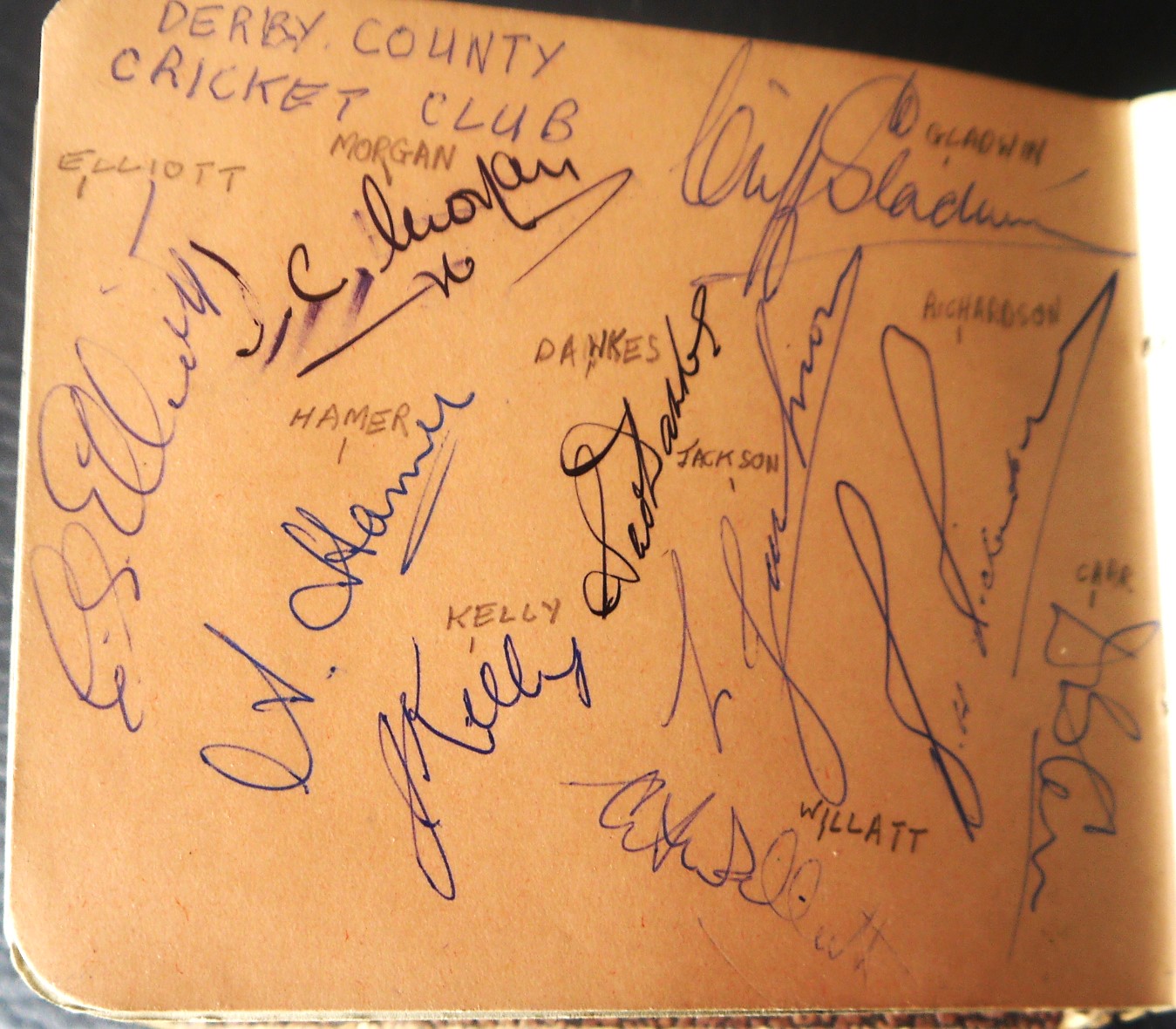 CRICKET CIRCA 1950 DERBYSHIRE AUTOGRAPH PAGE