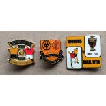 2009/10 WOLVERHAMPTON WANDERERS V MANCHESTER UNITED MATCH BADGES X 3