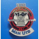 MANCHESTER UNITED LARGE COMMEMORATIVE BADGE OF WINNING THE 1992 LEAGUE CUP