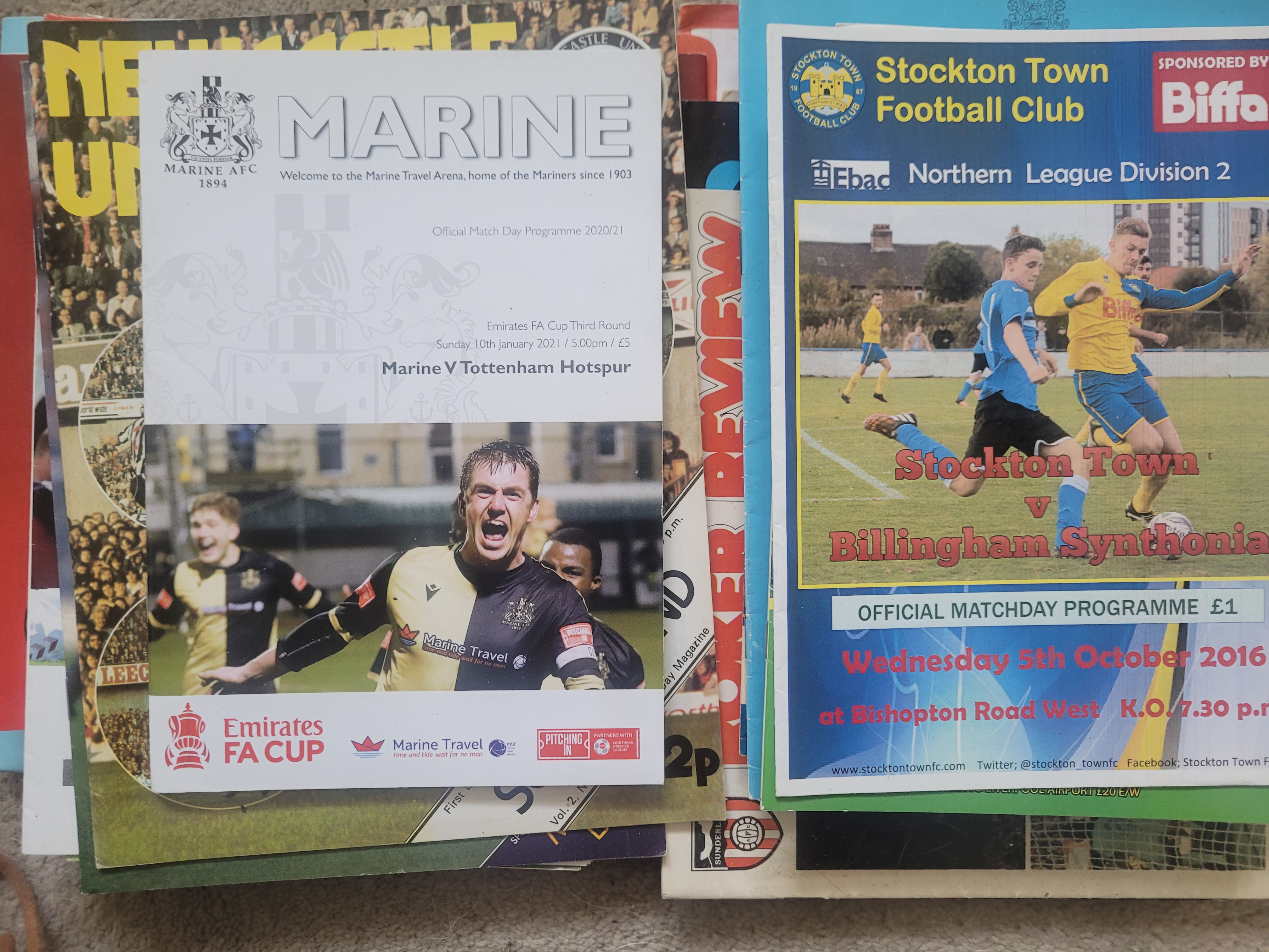 LARGE COLLECTION OF FOOTBALL PROGRAMMES X 582 - Image 9 of 18