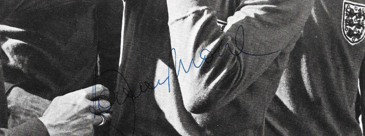 1966 WORLD CUP BOBBY MOORE SIGNED PHOTO - Image 2 of 2