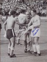 ENGLAND 1966 WORLD CUP GEORGE COHEN LARGE AUTOGRAPHED PHOTO
