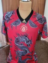 MANCHESTER UNITED UNUSUAL T-SHIRT