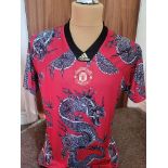 MANCHESTER UNITED UNUSUAL T-SHIRT