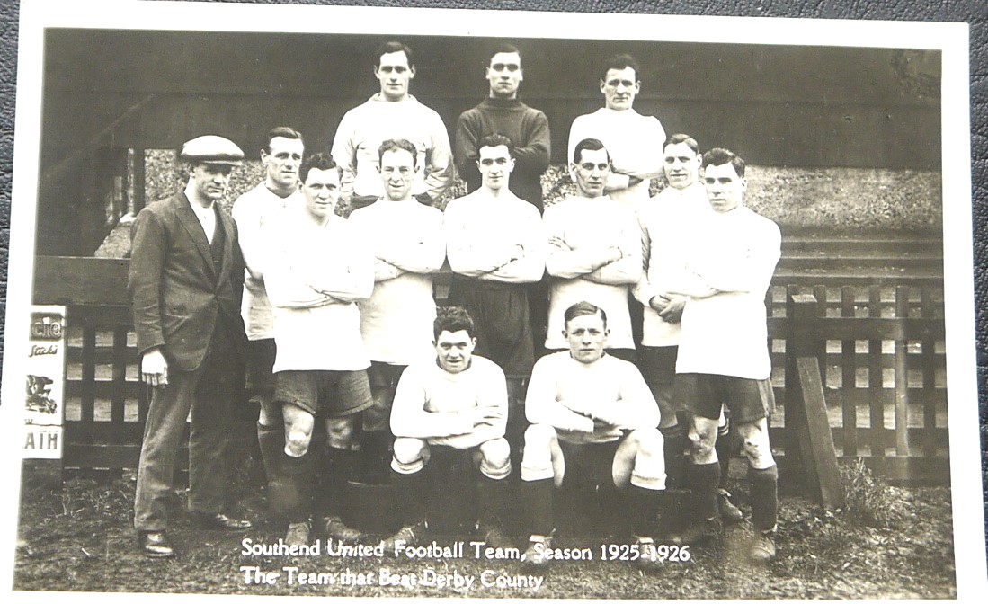 ORIGINAL 1925-26 SOUTHEND UNITED POSTCARD SHOWING THE TEAM THAT BEAT DERBY IN THE FA CUP
