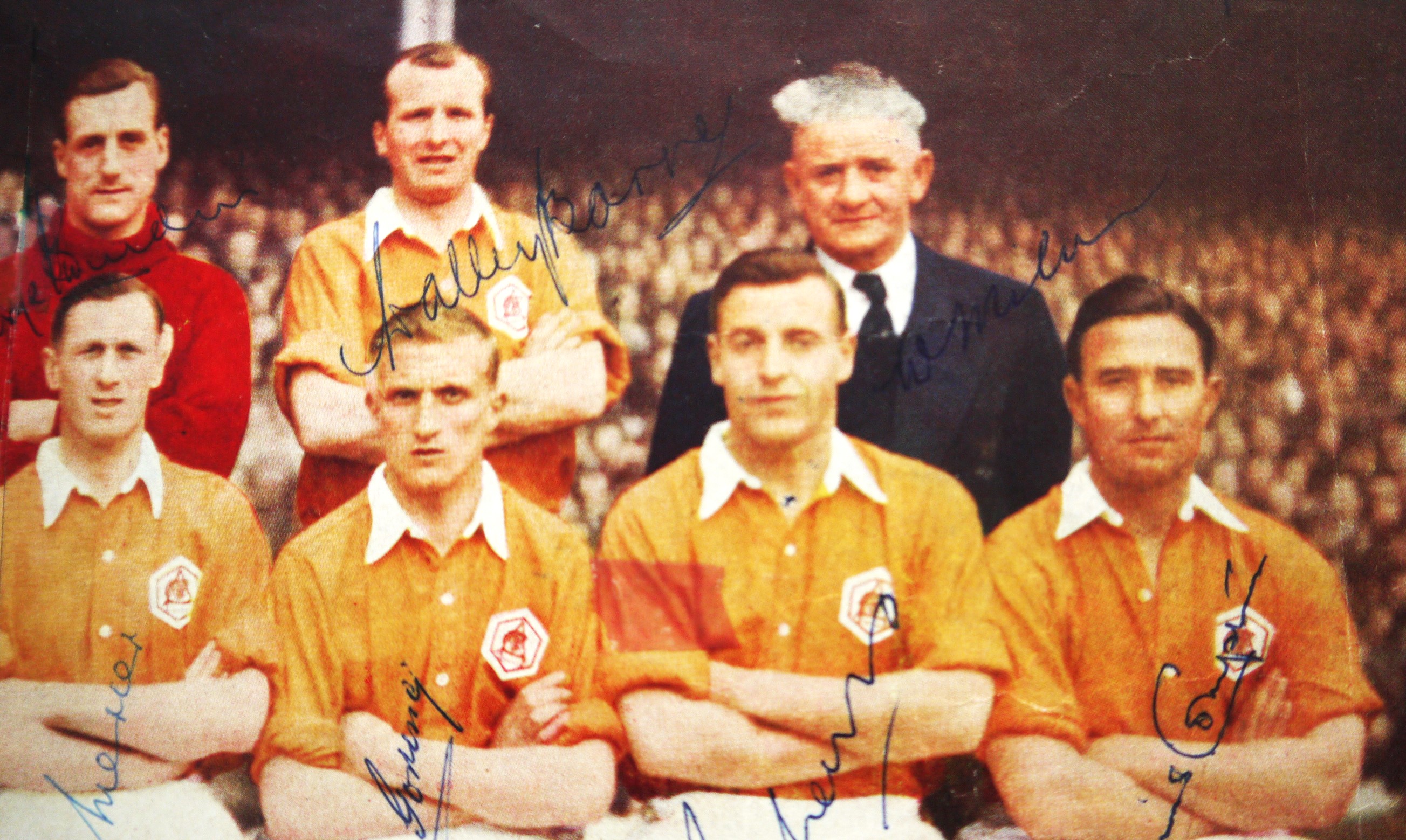 ARSENAL 1950 FA CUP FINAL FULLY SIGNED PICTURE - Image 2 of 3