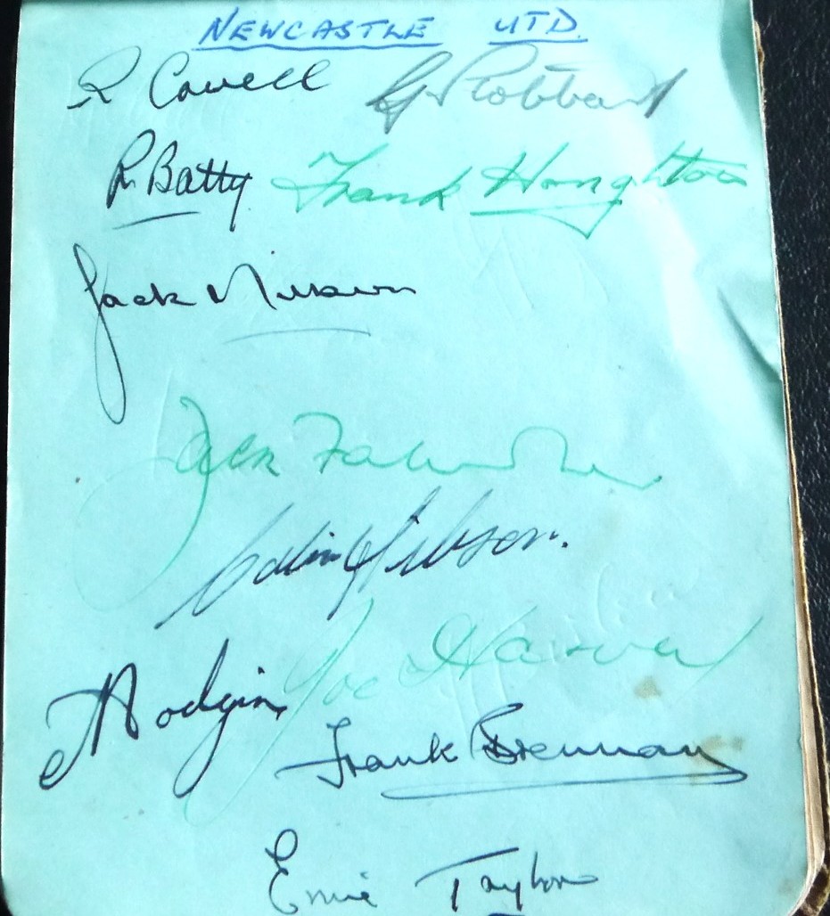 CIRCA 1949-50 NEWCASTLE UNITED AUTOGRAPH PAGE