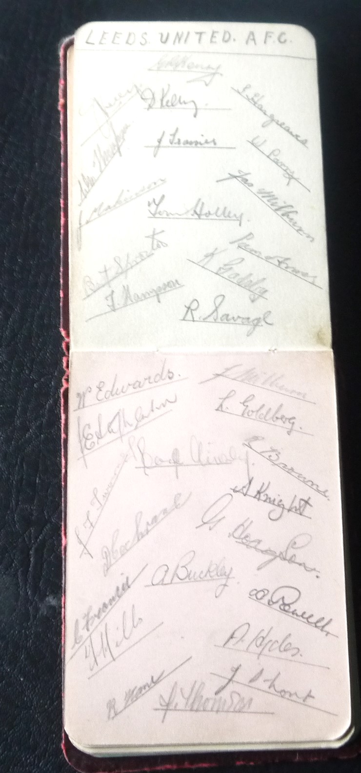 CIRCA 1938 LEEDS UNITED AUTOGRAPH PAGES