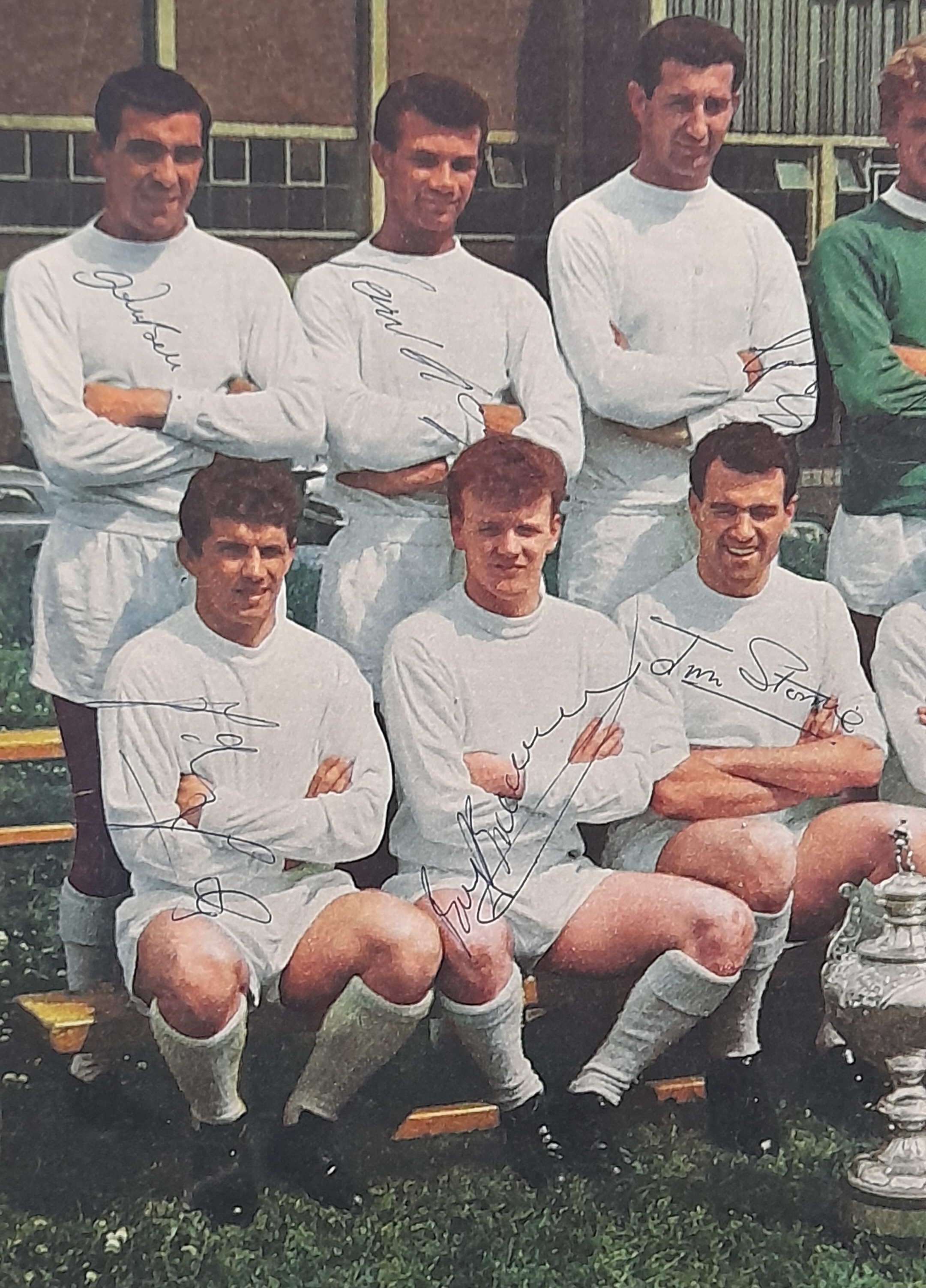 LEEDS UNITED AUTOGRAPHED 1963-64 TEAM PICTURE - Image 3 of 4