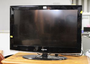 32 ins Samsung television (no remote control)