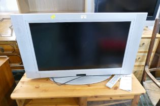 Crown Model CTT3207W 33" TV with instructions and remote control