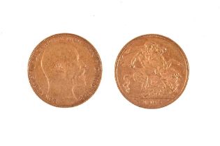 A gold sovereign dated 1905 (see illustration).