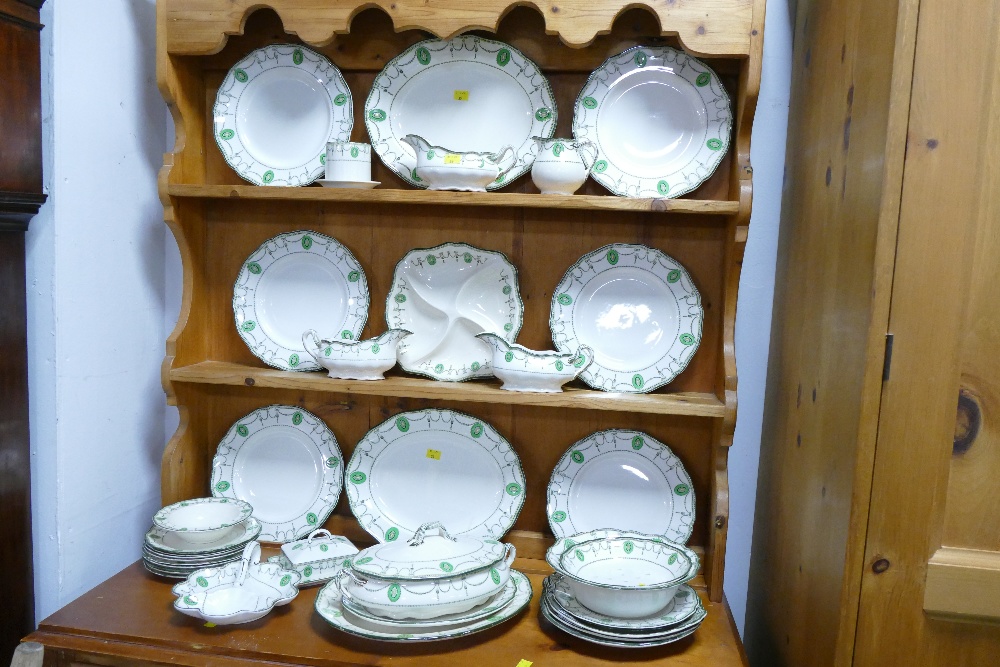 Large quantity of Royal Doulton Countess pattern dinner and teaware - Image 3 of 4