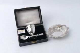 Silver egg cup and spoon set in case and silver dish weighing +/- 67 grams
