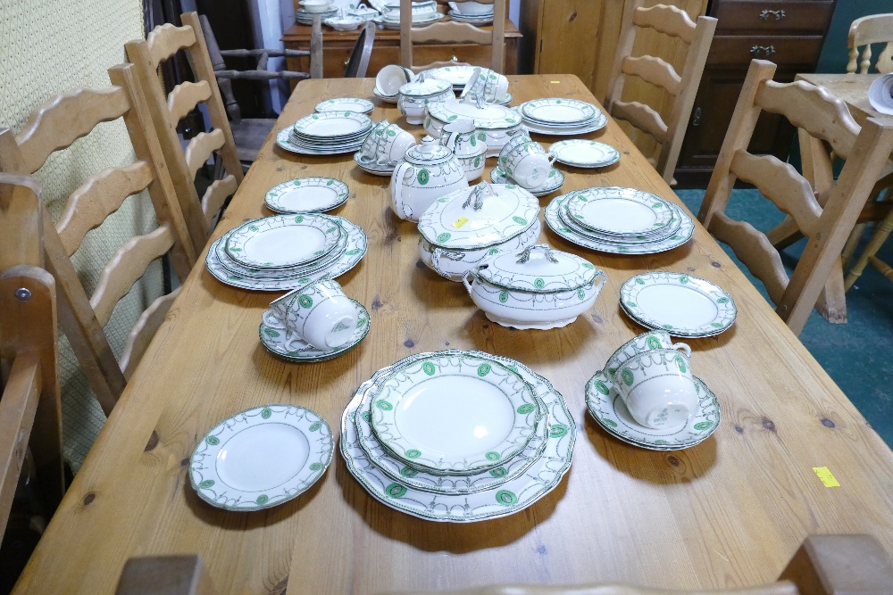 Large quantity of Royal Doulton Countess pattern dinner and teaware - Image 4 of 4